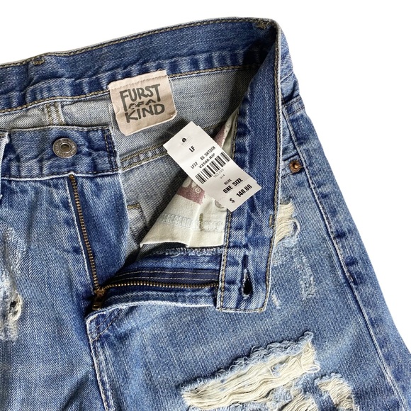 Upcycled Vintage: LF Furst of a Kind ☯︎︎ Levi's® Cut Off Denim Jeans Shorts ☯︎︎ - Picture 4 of 16